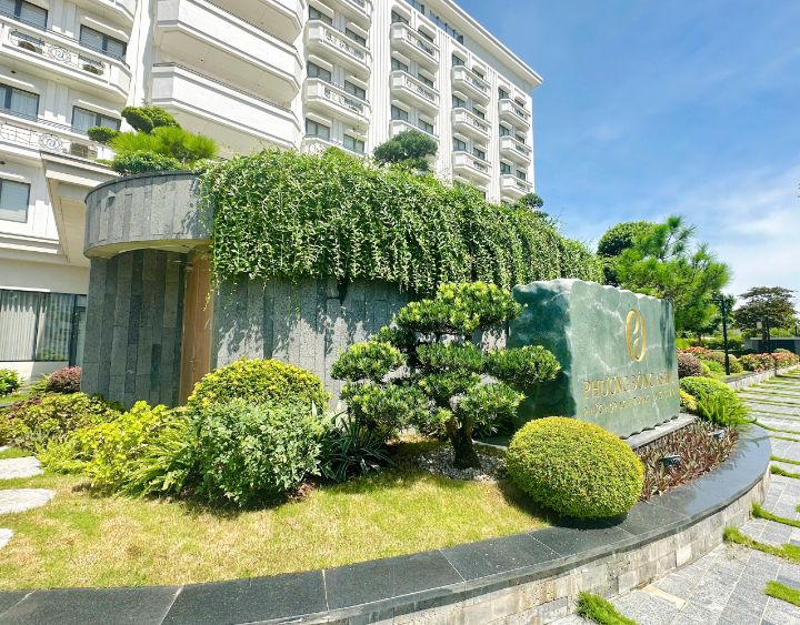 Thiết kế sân vườn bên hông nhà